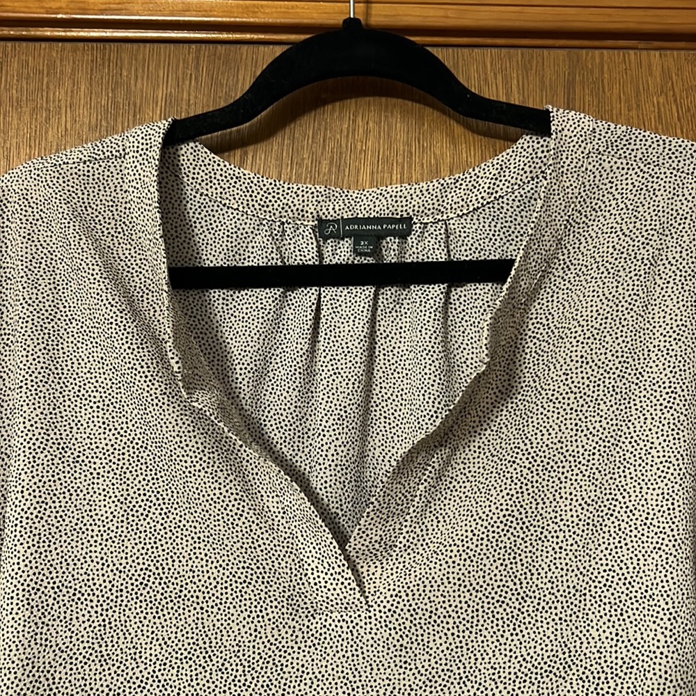 Adrianna Papell V Neck Flutter Sleeve Blouse Size 3X - Picture 2 of 5